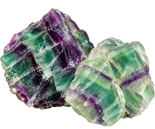Piedras de fluorita natural que muestran una variación de verde-púrpura claro y oscuro